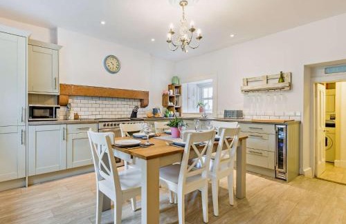 Kirriemuir House | 3 Bed in Kirriemuir 37440