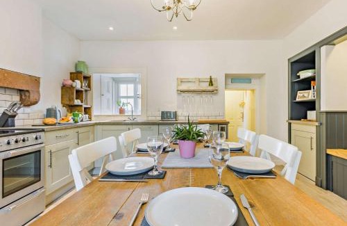 Kirriemuir House | 3 Bed in Kirriemuir 37440