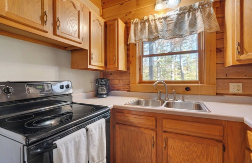 Jamestown Cabin | 3 Bed Log Cabin Located 0.5 miles from Safe Harbor Jamestown #302