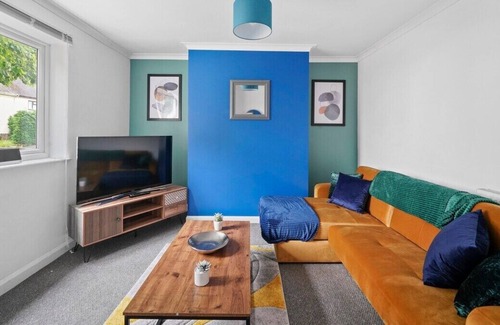 Peterborough Apartment | 3 Bed Peterborough House - Parking - Garden