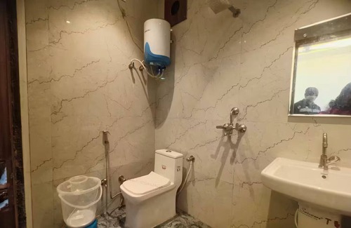 Agra Bed & Breakfast | 3 Bed Rooms Stay for 9 Guest