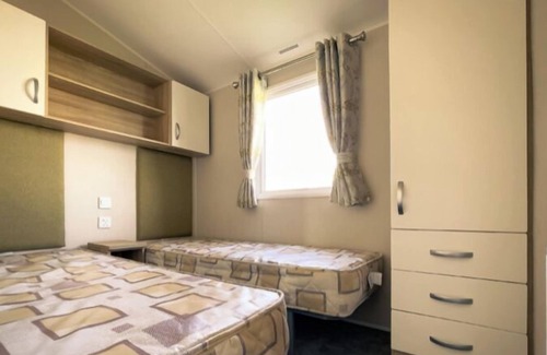 Ingoldmells Cabin | 3 Bed-Sleeps 8-Free Parking-10 Min to Beach