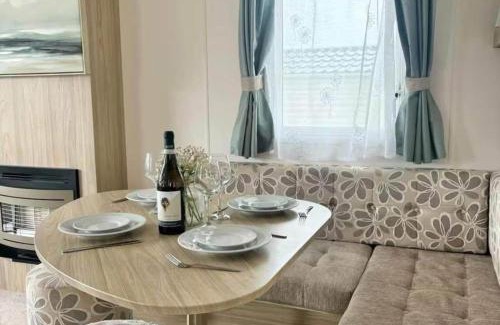 Exmouth House | 3 Bed-Sleeps 8-Pet Friendly-Parking-Sea View