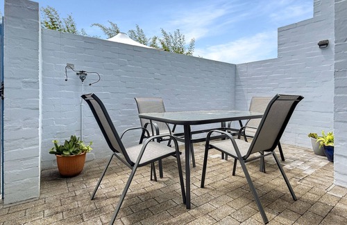 Batemans Bay House | 3-Bed with Alfresco Dining & Pool in Batemans Bay
