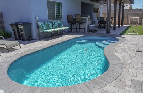 Kingman House | 3-BedRm Pool House w/Coffee Bar & 5 Total Beds