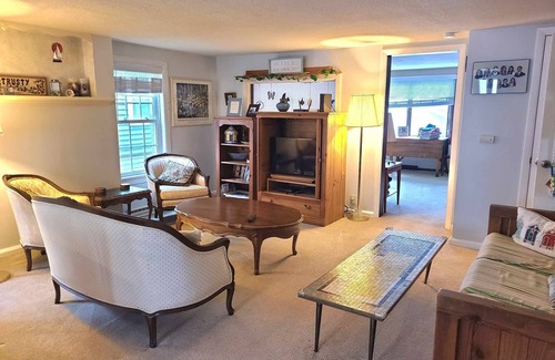 Ashtabula House | 3 Bedroom 2 Bath Cottage Lake Erie View near Geneva-on-the-Lake and Ashtabula