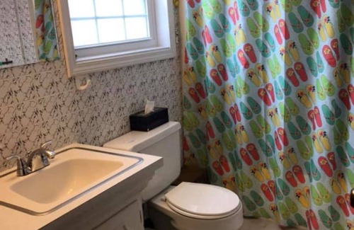 Ashtabula House | 3 Bedroom 2 Bath Cottage Lake Erie View near Geneva-on-the-Lake and Ashtabula