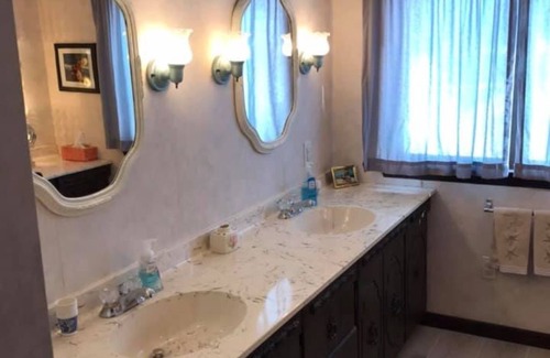 Ashtabula House | 3 Bedroom 2 Bath Cottage Lake Erie View near Geneva-on-the-Lake and Ashtabula