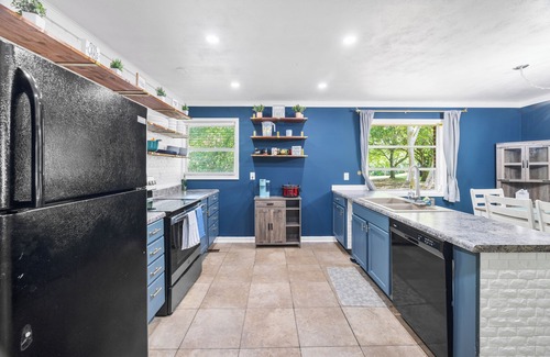 Seneca House | 3-bedroom 2 bath home located minutes from Keowee Mariana, shopping and Clemson