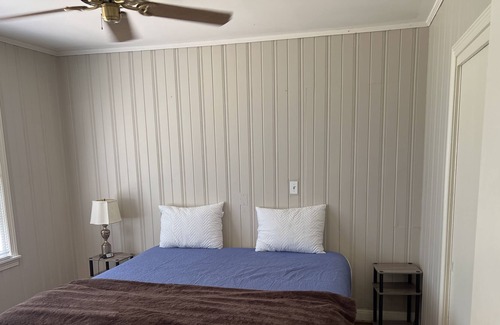 Crestline Heights House | 3 bedroom 2 bath house in Crestline Gardens