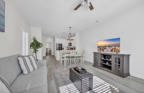 Red Hill Apartment | 3 bedroom 2 bath, Southern and beach style apt comfortable for whole family n
