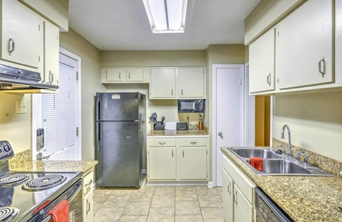 Shenandoah House | 3 Bedroom 2 Bathroom Comfortable Furnished Home 4585 SouthPark Dr.