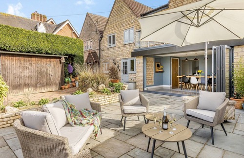 Aston-le-Walls Cabin | 3 bedroom accommodation in Ufton, near Leamington Spa