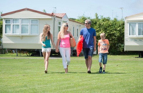 Burnham-on-Sea Cabin | 3 bedroom accommodation in Burnham-on-Sea