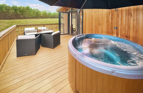 Dukeries Mill Ski Chalet | 3 bedroom accommodation in Perlethorpe, Newark-on-Trent