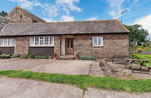 Abergavenny House | 3 bedroom accommodation in Llantilio Pertholey, near Abergavenny