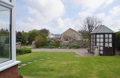 North Sunderland Cottage | 3 bedroom accommodation in Seahouses, near Alnwick