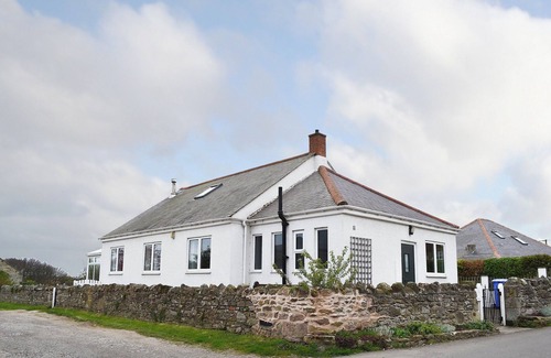 North Sunderland Cottage | 3 bedroom accommodation in Seahouses, near Alnwick