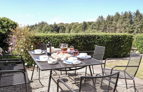 Elgin Cottage | 3 bedroom accommodation in Lhanbryde, near Elgin