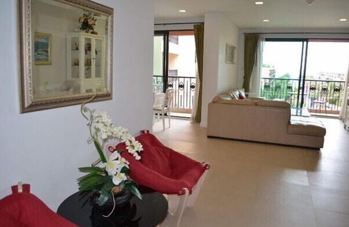 Nong Kae Apartment | 3 bedroom beachfront with free wifi 008