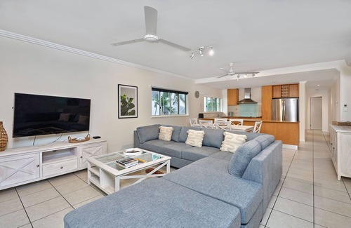 Clifton Beach Apartment | 3 Bedroom Beachfront Apartment at Clifton Beach