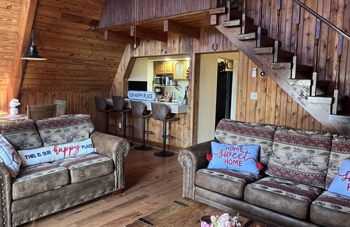 Taylorsville Cabin | 3-bedroom cabin just 30 minutes from The Outlet Shoppes of the Bluegrass