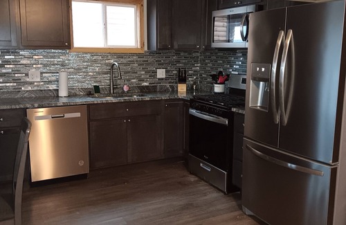 Ashtabula Cabin | 3-bedroom cabin on Lake Erie, second floor balcony and great views of Lale Erie.