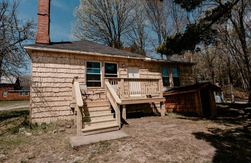 Au Train Cabin | 3 bedroom cabin on the lake with indoor fireplace. Pet friendly.