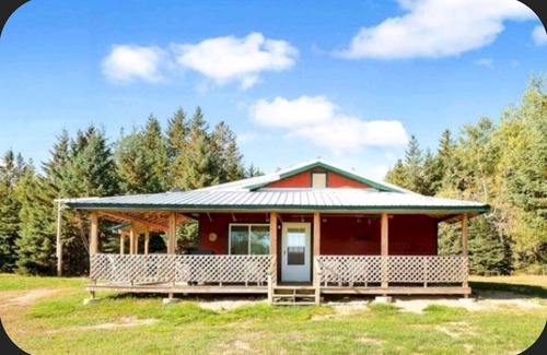 Franklin County Cabin | 3 bedroom camp w/direct snowmobile/ATV trail access! 15 min to Sugarloaf!