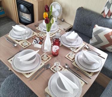 Rhyl House | 3 Bedroom Caravan, Edi Rita, Robin Hood, Pet Friendly