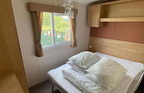 Rhyl Ski Chalet | 3 Bedroom Caravan - Sleeps 6 Pool & Garden