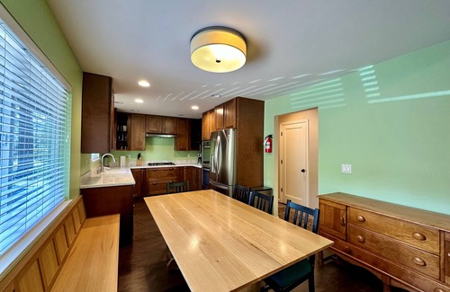 Skyland House | 3 bedroom, community beach, BBQ, Hot Tub, Pool Table (ZC1004)