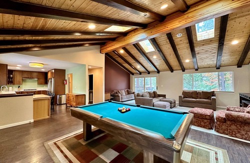 Skyland House | 3 bedroom, community beach, BBQ, Hot Tub, Pool Table (ZC1004)
