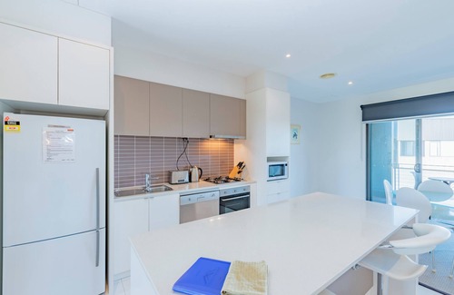 Torquay Apartment | 3 Bedroom Condo - Pool and Tennis Court Access - Torquay