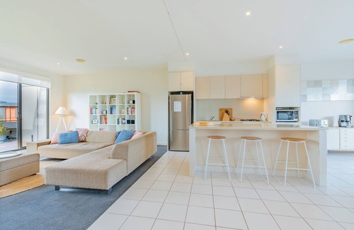 Torquay Apartment | 3 Bedroom Condo - Access to pool and tennis court - Torquay