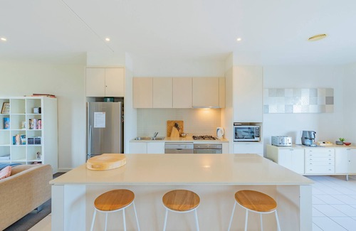 Torquay Apartment | 3 Bedroom Condo - Access to pool and tennis court - Torquay
