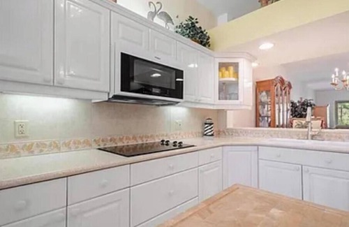 North Naples Condo | 3-bedroom condo in brilliant Naples with AC