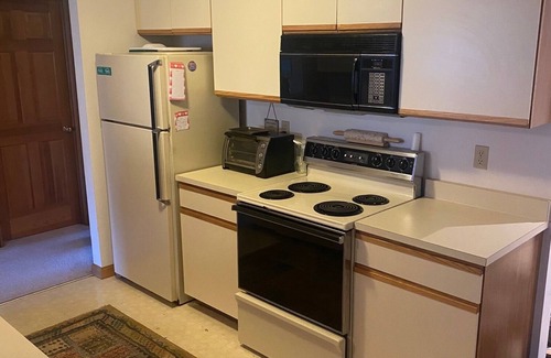 North Conway Condo | 3-bedroom condo in charming North Conway with WiFiand southern exposure deck.