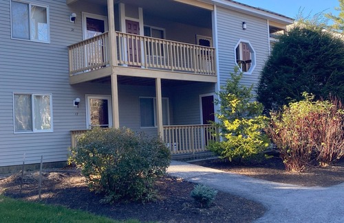 North Conway Condo | 3-bedroom condo in charming North Conway with WiFiand southern exposure deck.