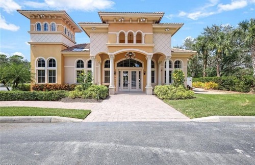 Estero Condo | 3-bedroom condo in fabulous Estero. Clubhouse with fitness room,pool,and jacuzzi