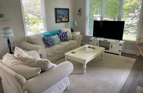 Manistee Condo | 3-bedroom condo just a short walk to Lake Michigan