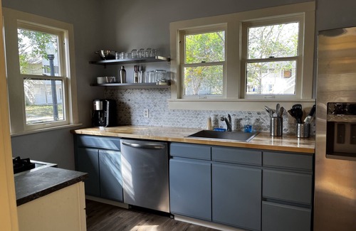 Dixieland House | 3 bedroom Craftsman bungalow in the heart of Lakeland