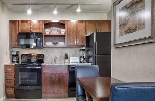 The Point Condo | 3 Bedroom Deluxe Condo, Sleeps 8, in Downtown Newport, Long Wharf Resort!