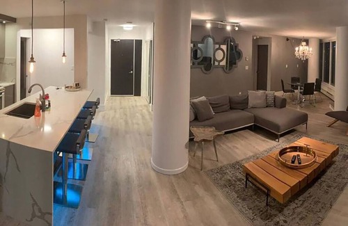 Crosstown Condo | 3 bedroom Downtown Vancouver S.Penthouse, near skytrain, shopping & restaurants.