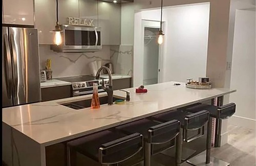 Crosstown Condo | 3 bedroom Downtown Vancouver S.Penthouse, near skytrain, shopping & restaurants.