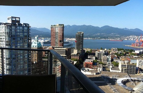 Crosstown Condo | 3 bedroom Downtown Vancouver S.Penthouse, near skytrain, shopping & restaurants.