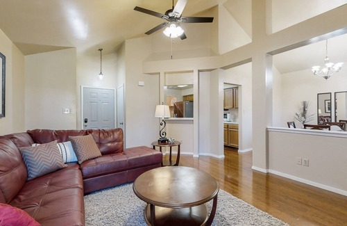 McKinney House | 3-bedroom home with enclosed backyard in South Austin