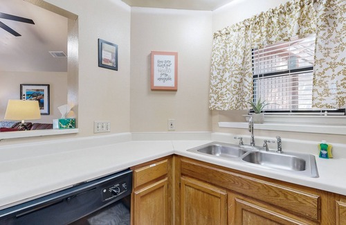 McKinney House | 3-bedroom home with enclosed backyard in South Austin