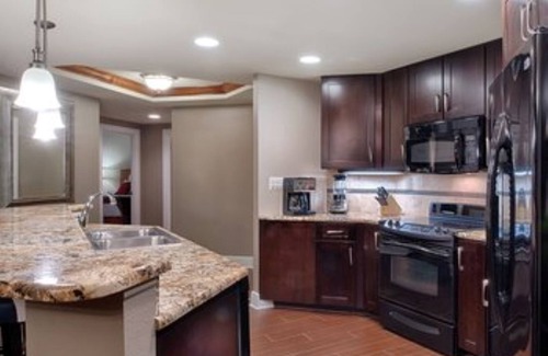 Oxon Hill Hotel | 3-bedroom hotel in peaceful National Harbor.
