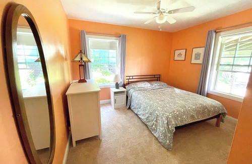 Dicken House | 3 Bedroom House 1 Block from Michigan Stadium